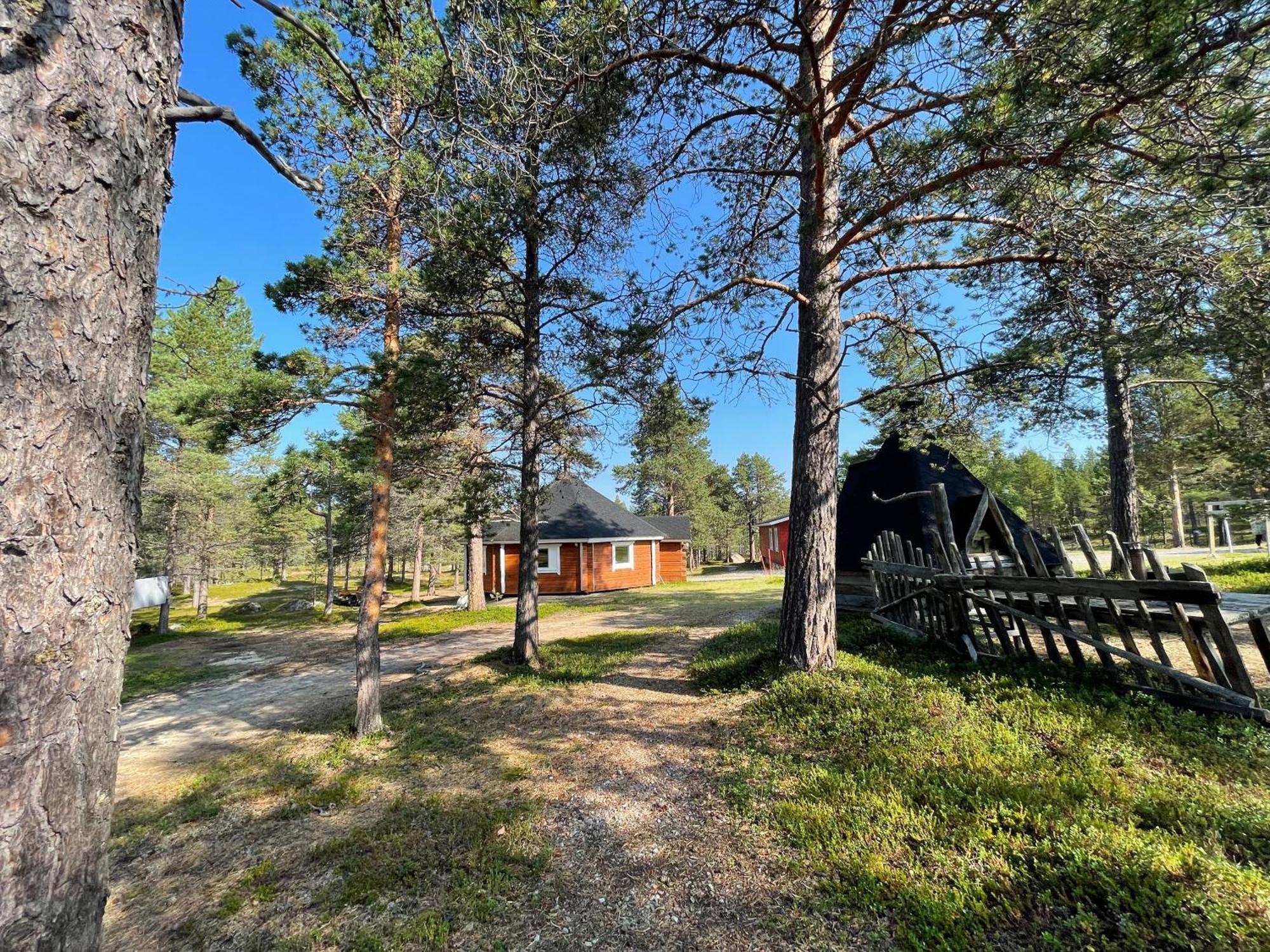 Porotila Toini Sanila Hotel Sevettijärvi Exterior photo